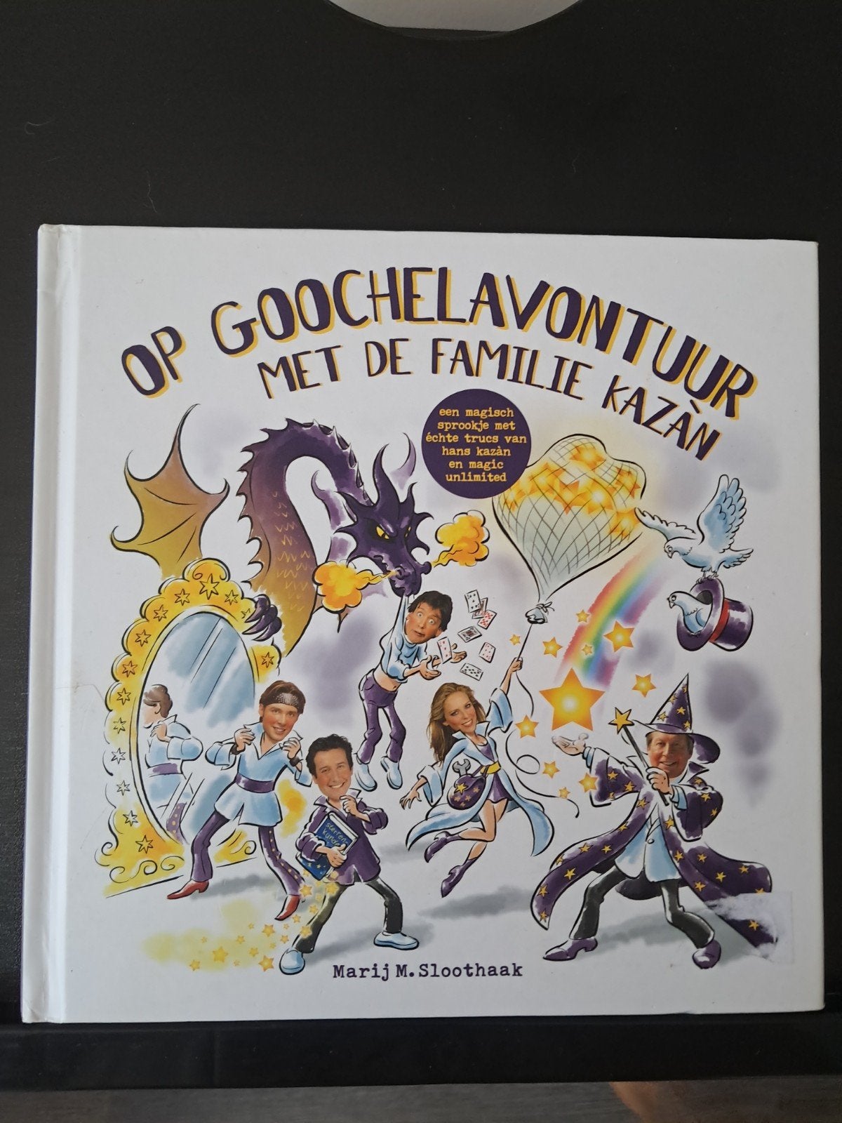 Op Goochelavontuur met de familie Kazàn - Kinderboek, Ophalen of Verzenden, Zo goed als nieuw, Marij M. Sloothaak, Fictie algemeen