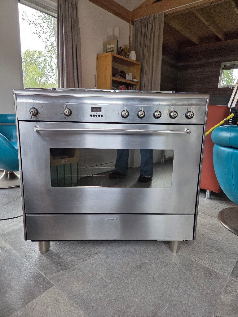 Smeg gasfornuis RVS 90 cm., Ophalen, Gebruikt, 60 cm of meer, Grill