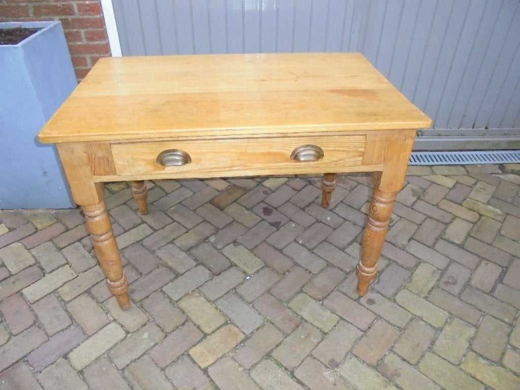 GRENEN TAFEL MET  4 stevig poten, Ophalen of Verzenden