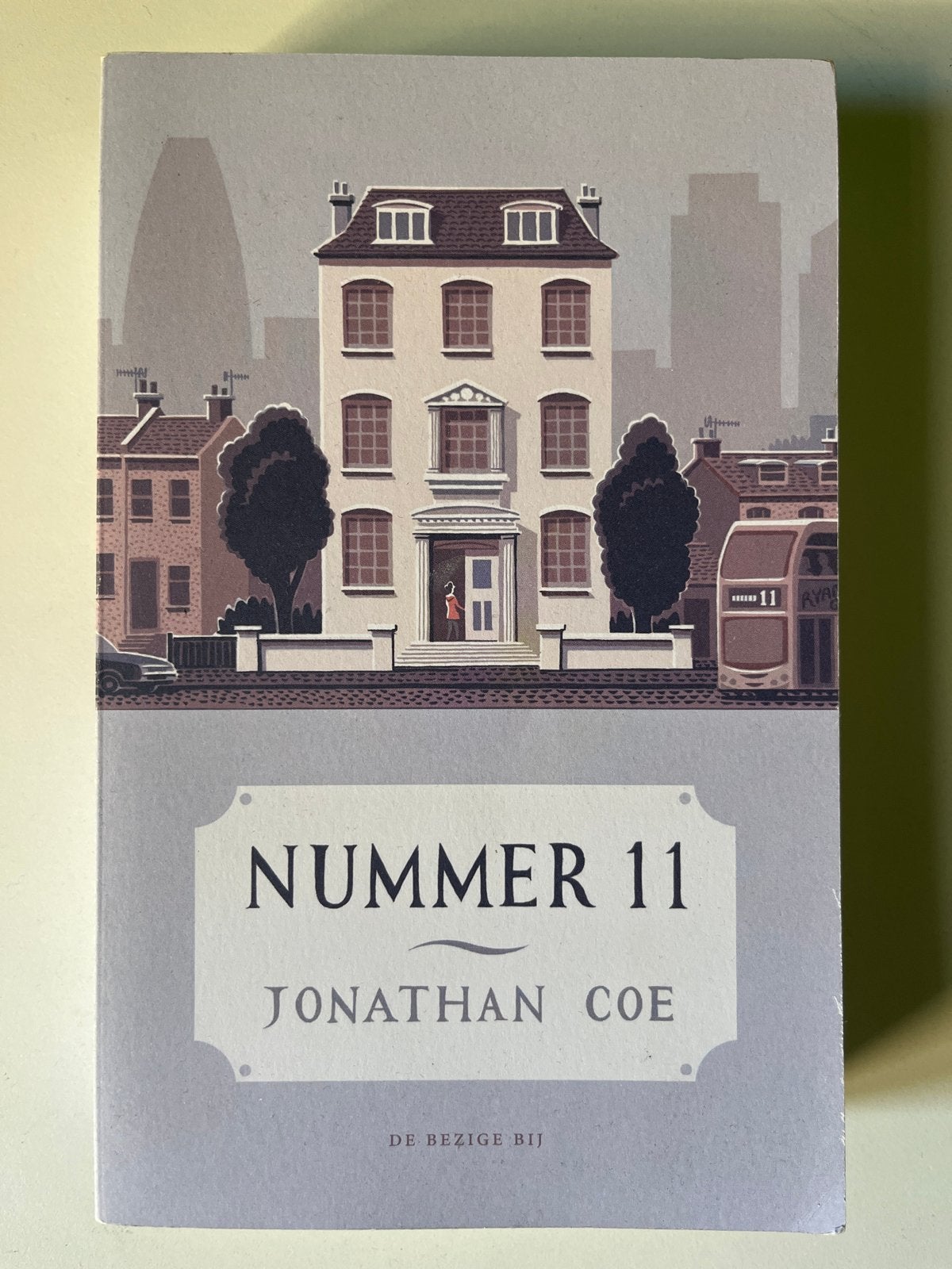 Nummer 11 - Jonathan Coe (roman), Ophalen of Verzenden, Zo goed als nieuw, Nederland
