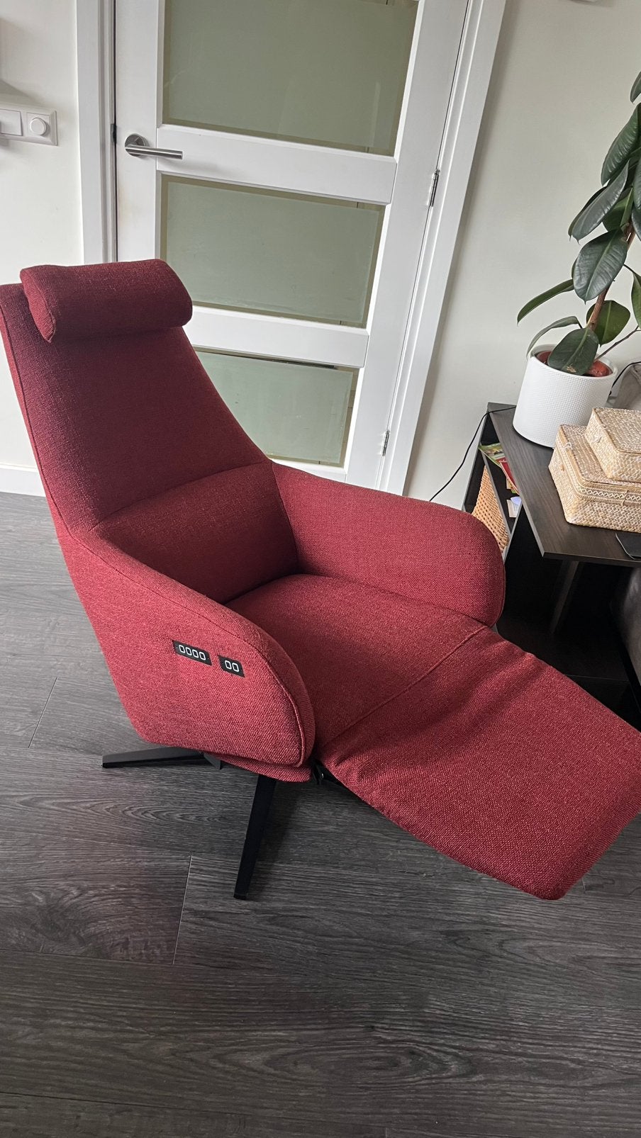 Prominent Elektrische Relaxfauteuil A-100 Rood Stof L, Ophalen, Minder dan 75 cm, Leer, Zo goed als nieuw