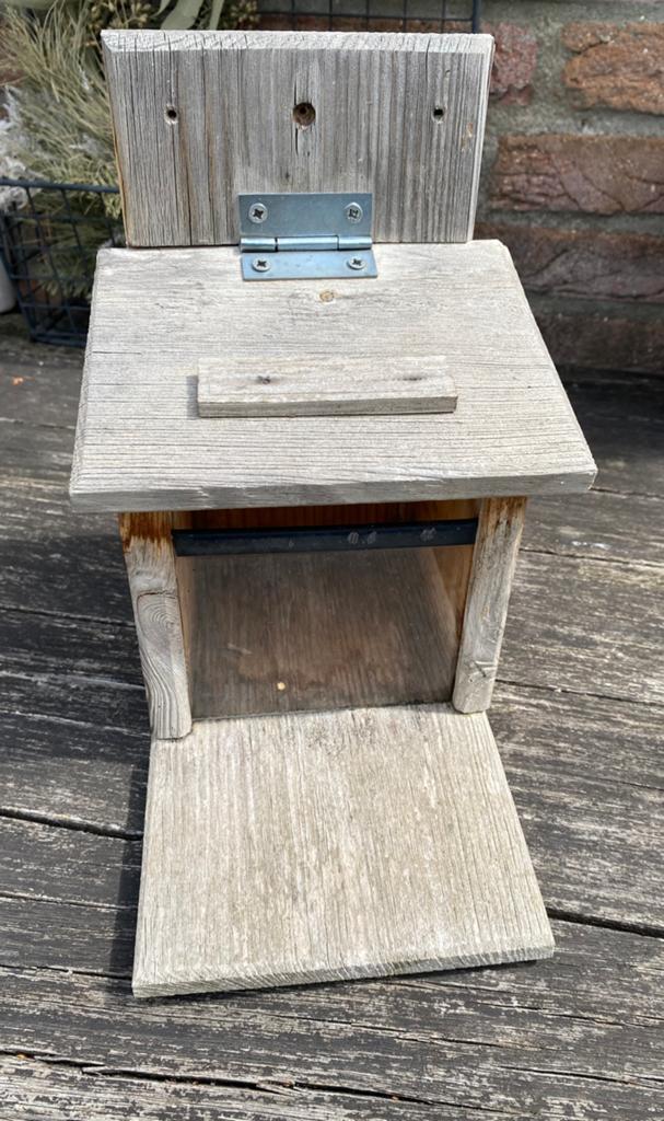 Eekhoorn voederbakje., Dieren en Toebehoren, Ophalen of Verzenden, Gebruikt