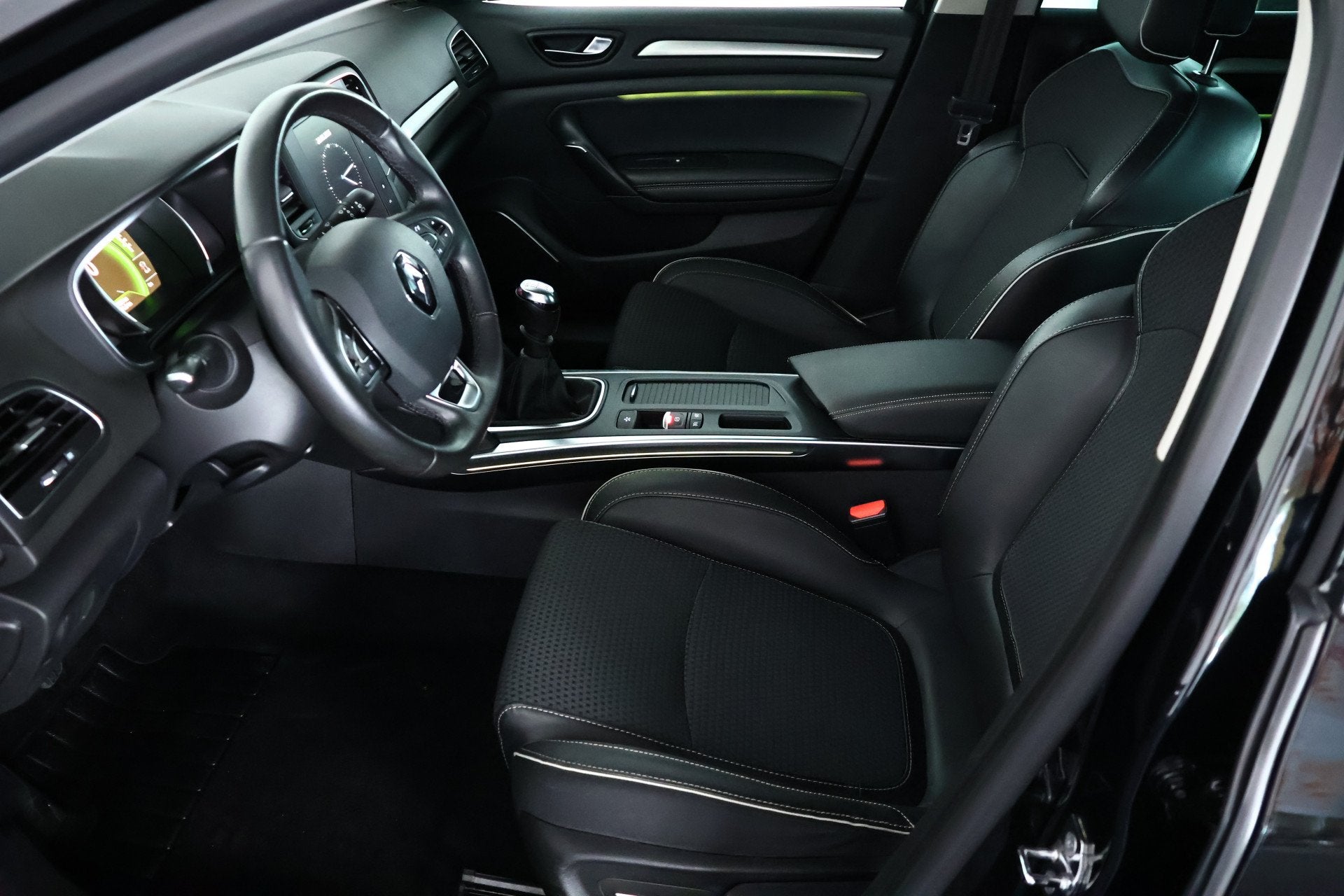 Renault Mégane 1.2 TCe Bose 130 pK / LED / Bose / Navi / Ma, Voorwielaandrijving, 12 maanden, Gebruikt, Zwart
