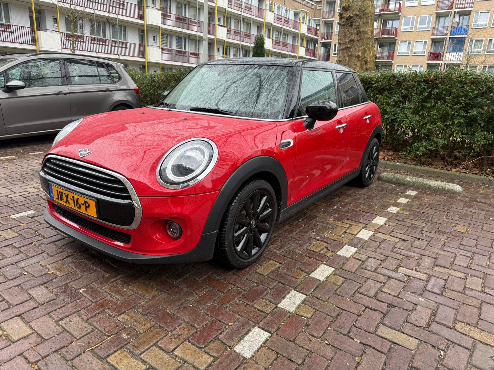 Foto 15 van Perfecte Mini Cooper 5-deurs (f55) Rood