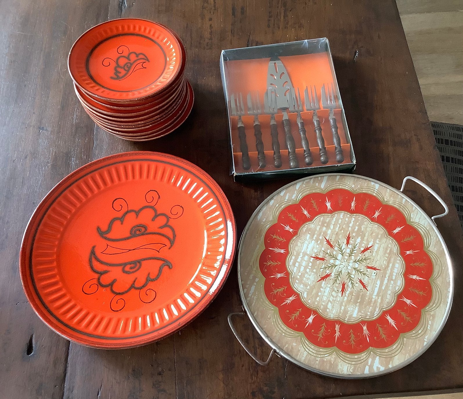 Retro oranje Flora keramiek gebakstel, vorkjes en dienblad, Ophalen, Huis en Inrichting