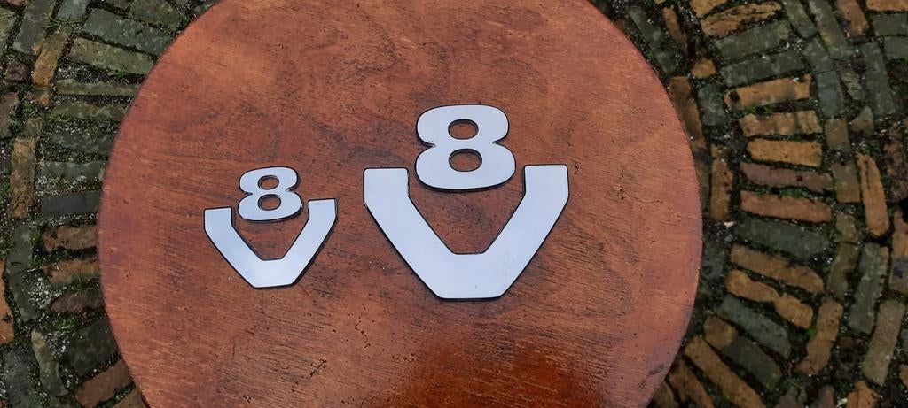 2x  Scania V8 logo's kleine en grote, Ophalen