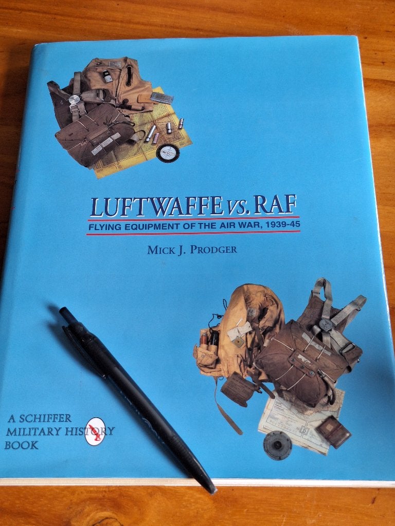 Luftwaffe vs. RAF: Flying Equipment of the Air War, 1939-45, Ophalen of Verzenden, Tweede Wereldoorlog, Zo goed als nieuw, Overige onderwerpen