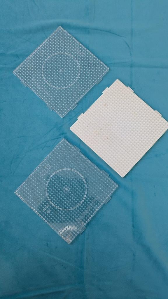 3 grondplaten HAMA strijkkralen, aan elkaar te koppelen, Ophalen of Verzenden, Gebruikt, Knutselwerk