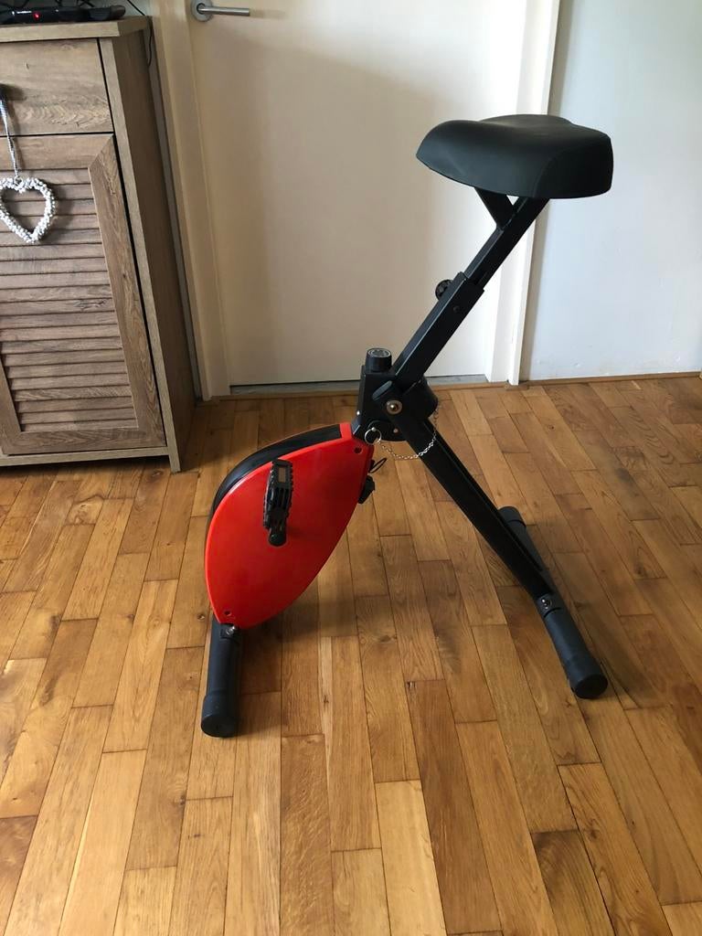 Deskbike zwart/rood, Sport en Fitness, Ophalen, Zo goed als nieuw