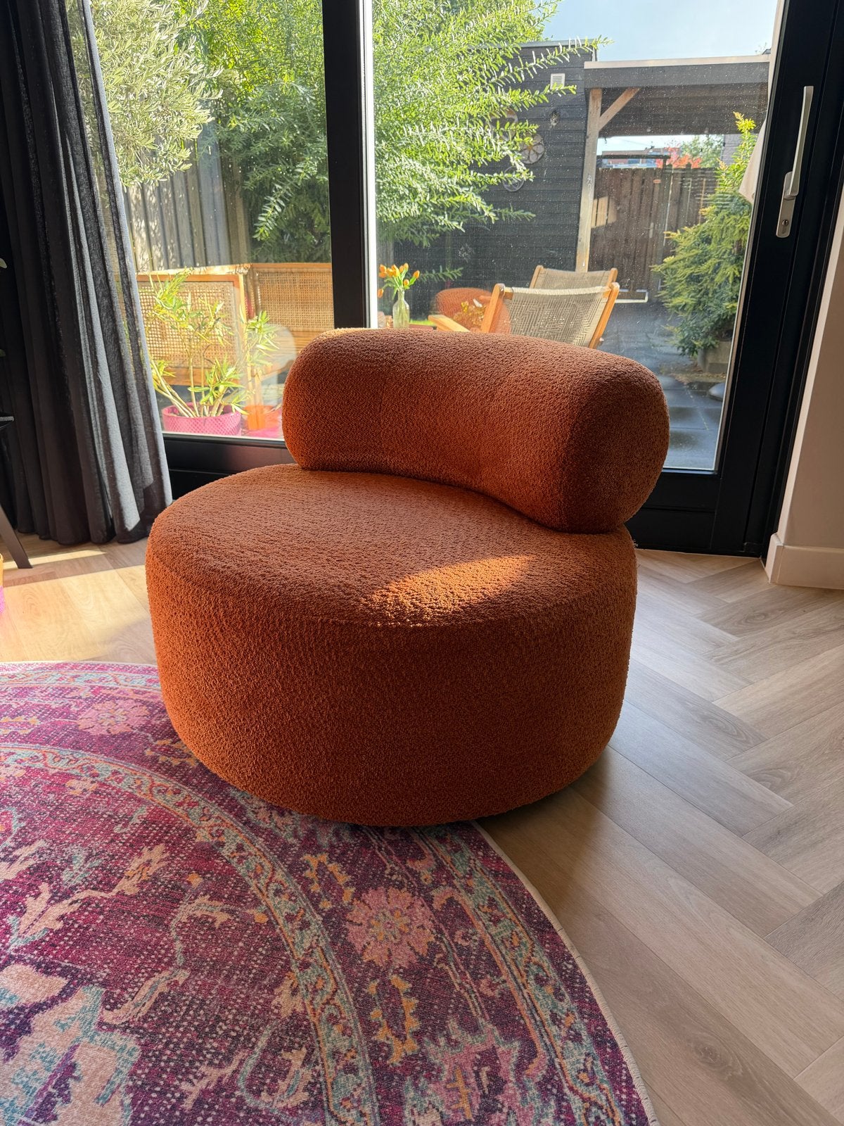 Draaibare Fauteuil Oranje Bouclé van NOUS Living, Huis en Inrichting, Ophalen, 75 tot 100 cm, Zo goed als nieuw, 100 tot 125 cm