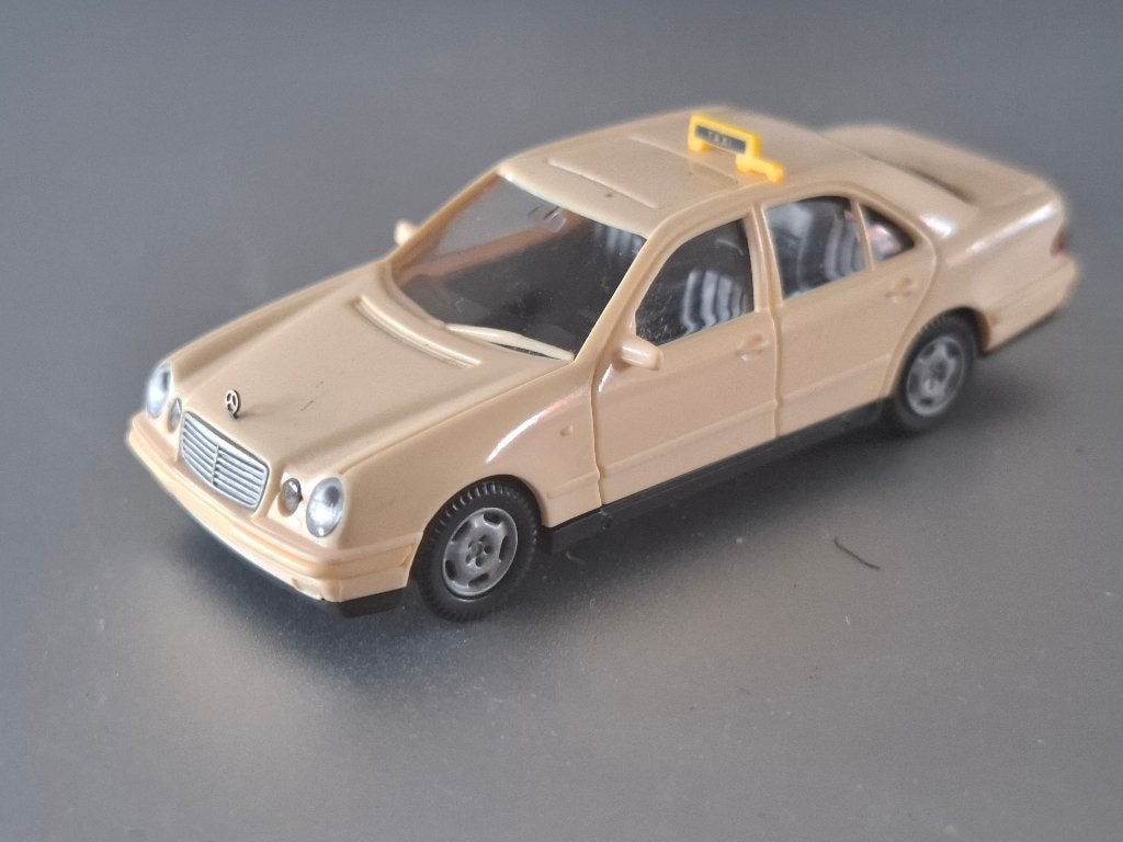 1:87 Mercedes E-klasse W210 Taxi Wiking € 4, Verzenden, Zo goed als nieuw, Auto, Herpa