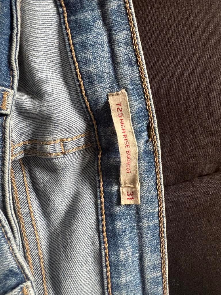 Levi's 725 High Rise Bootcut Jeans - Maat 31/30, Ophalen, Zo goed als nieuw, Blauw, Overige jeansmaten