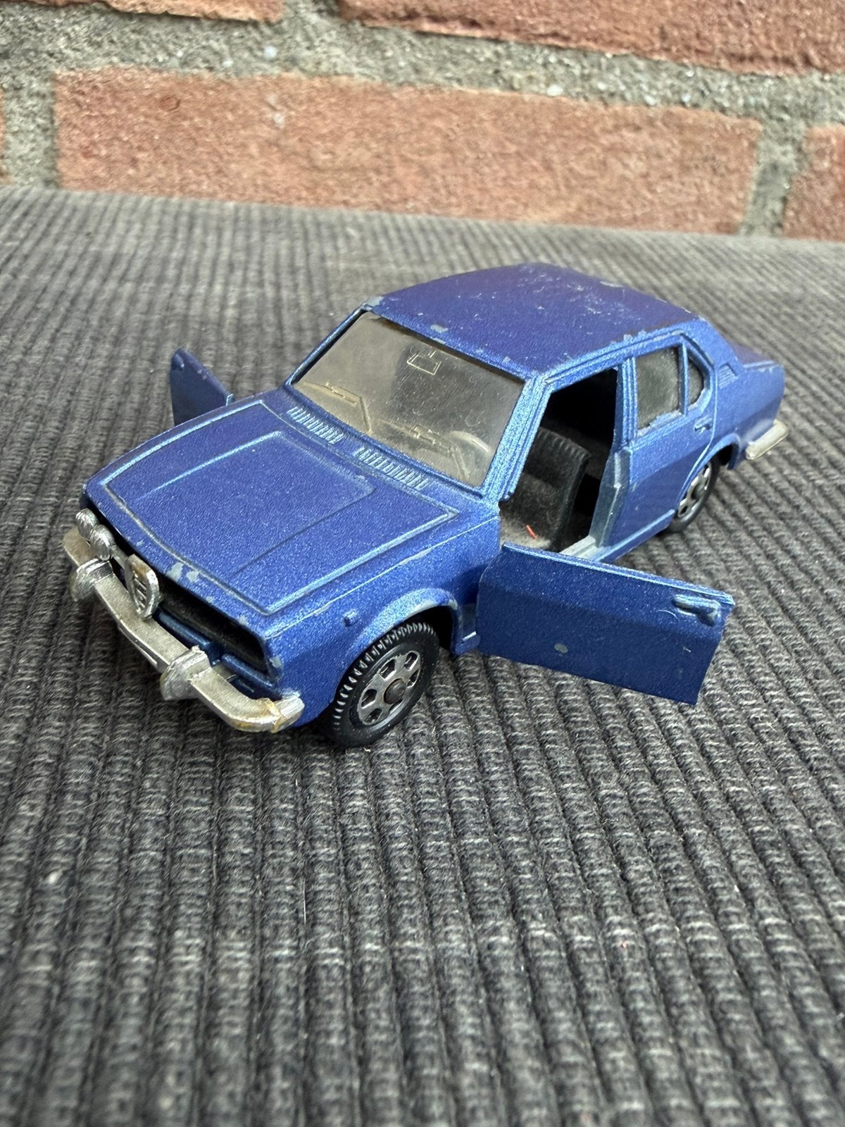 1:43 Mebetoys Alfa Romeo Alfetta **opknappertje**, Ophalen of Verzenden, Gebruikt, Auto, Overige merken