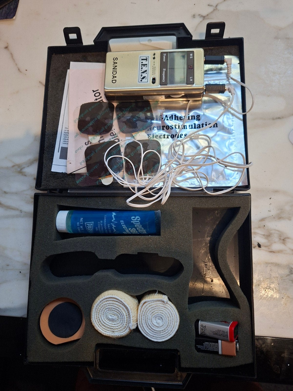 TENS apparaat Sanidad met accessoires, Ophalen of Verzenden