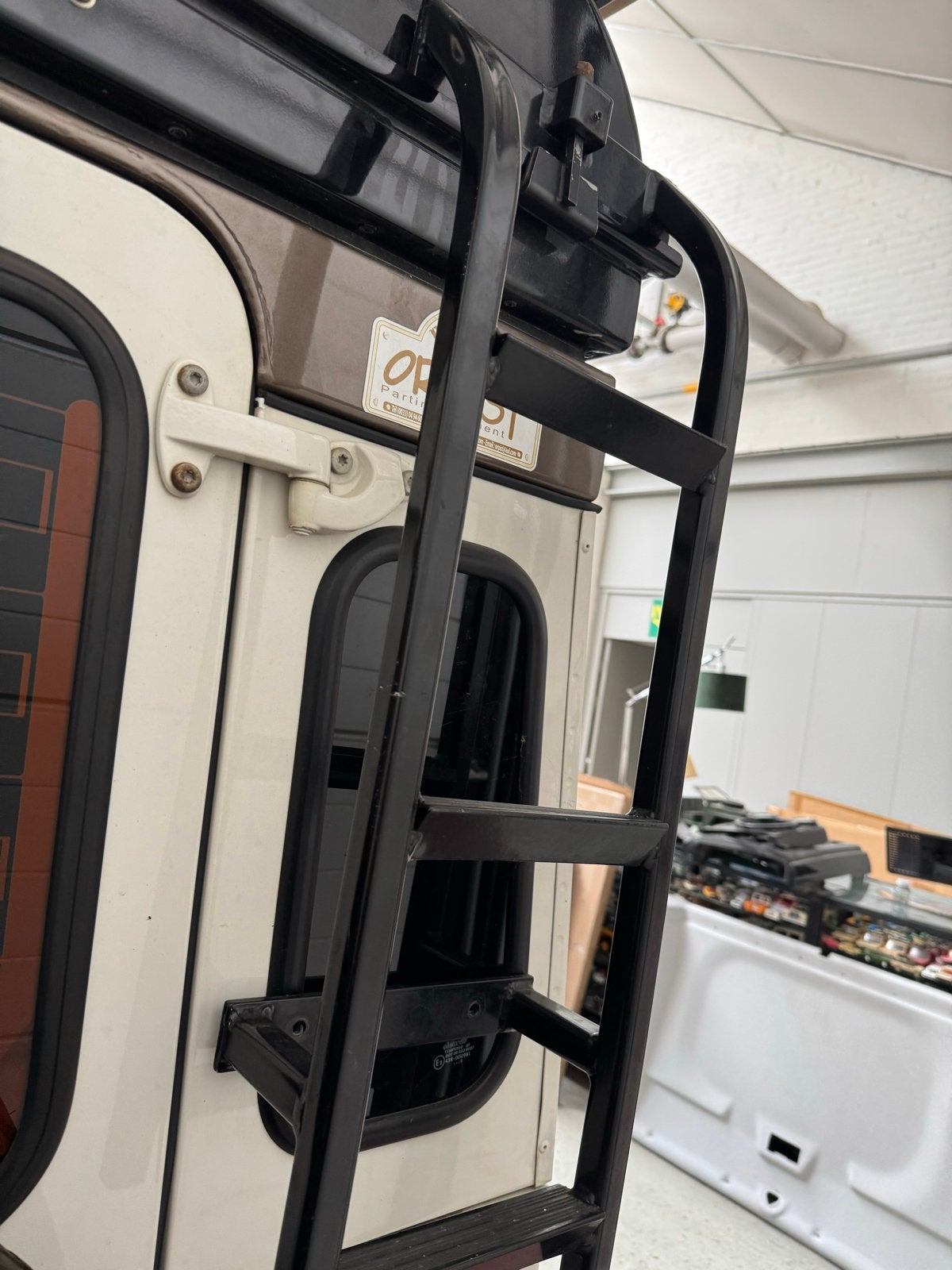 Frontrunner achtertrap Land Rover Defender, Ophalen of Verzenden, Gebruikt, Achter, Land Rover