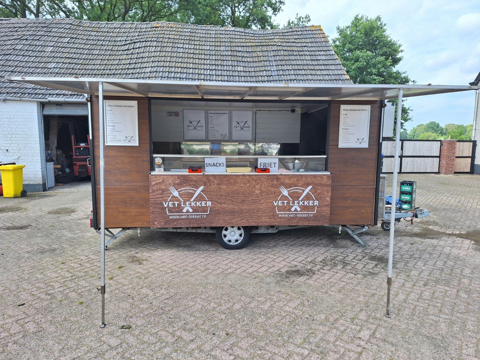Foto 3 van Foodwagon Frietwagen voor friet snacks en Hamburgers bakken