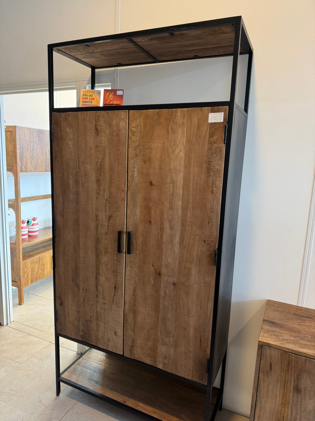 Magazijn leegverkoop dichte kast industrieel mangohout metal