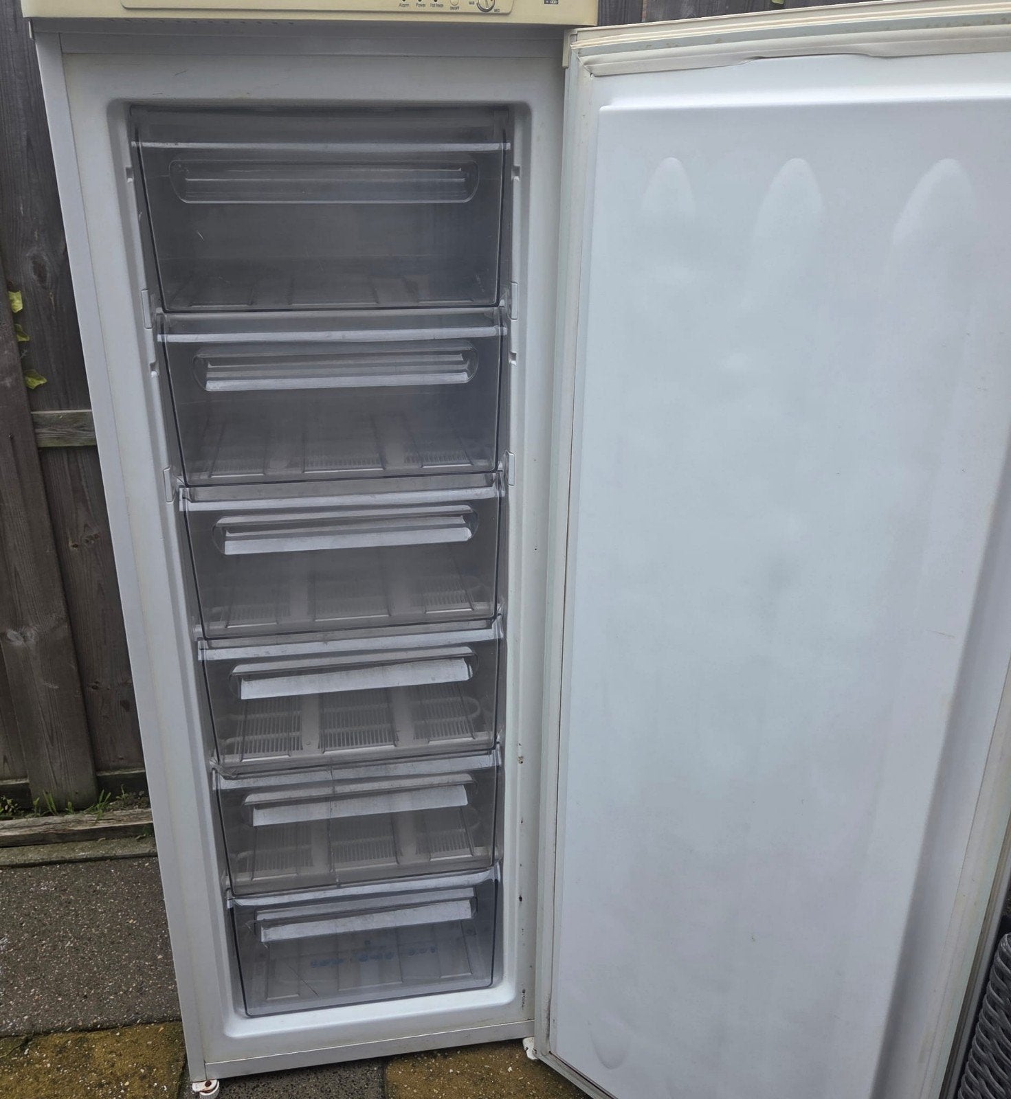 Exquisit Vrieskast GS230A - Goede staat, Witgoed en Apparatuur, Vriezers en Diepvrieskisten, Gebruikt, Minder dan 60 cm, 160 cm of meer