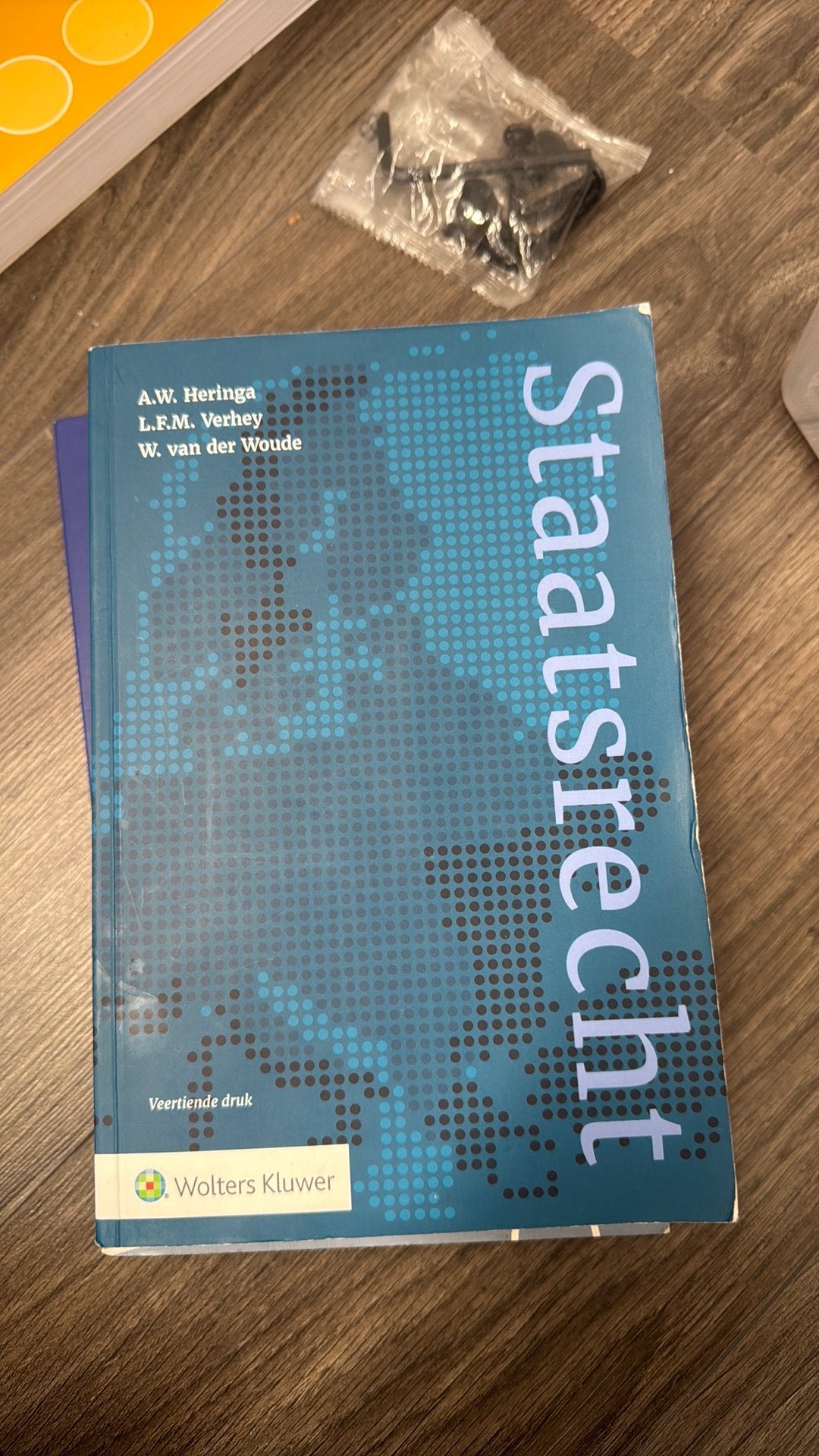 Staatsrecht wolters kluwer 14e druk, Overige wetenschappen, Ophalen of Verzenden, Zo goed als nieuw, A.W. ` Heringa