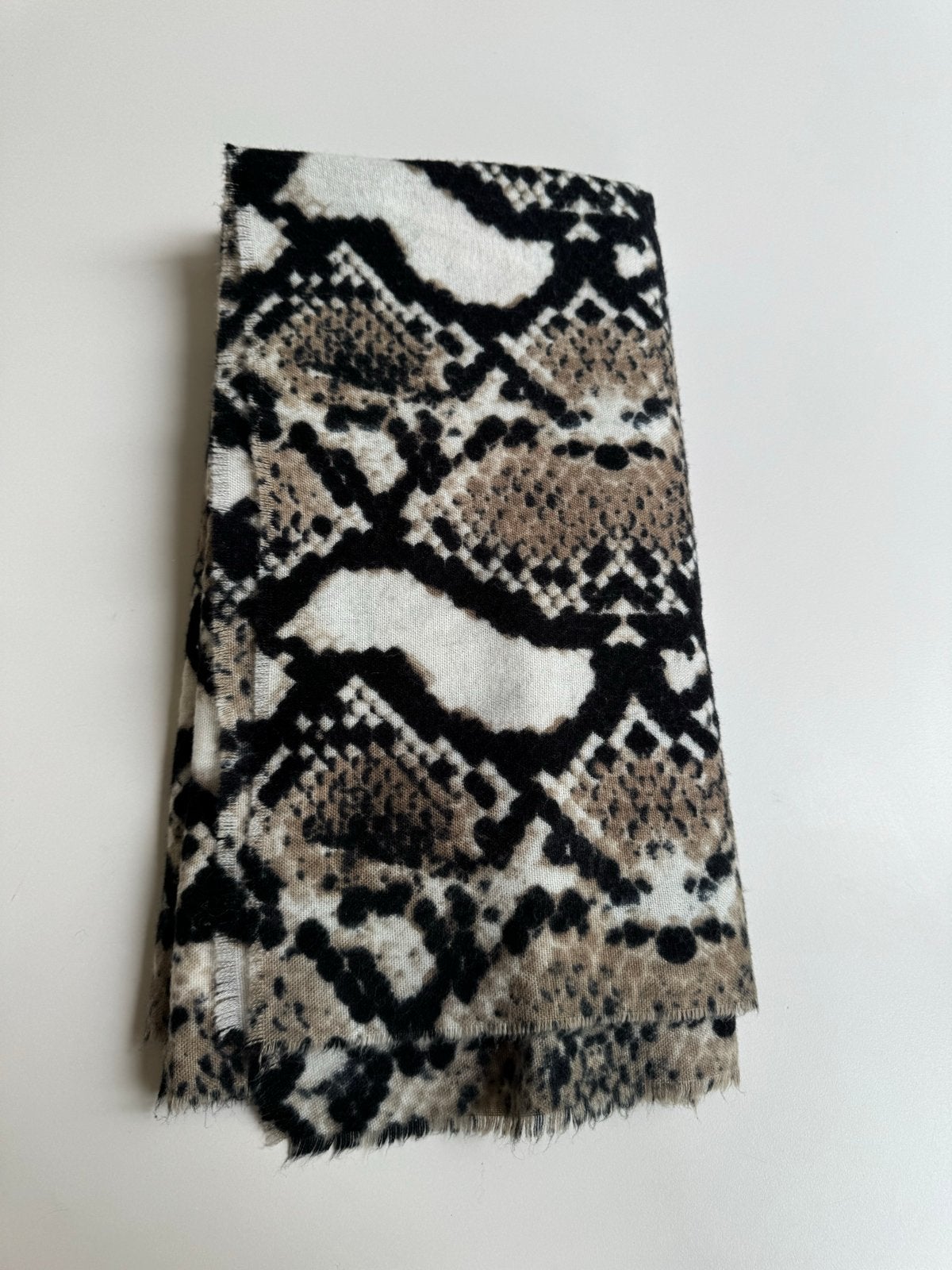 Zara sjaal met slangenprint, Verzenden, Gedragen, Maat 46/48 (XL) of groter, Sjaal