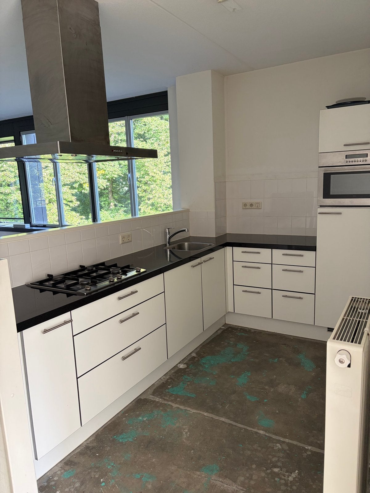 Complete keuken met inbouwapparatuur - Zelf demonteren, Gebruikt, Wit, Hoekkeuken, Ophalen of Verzenden