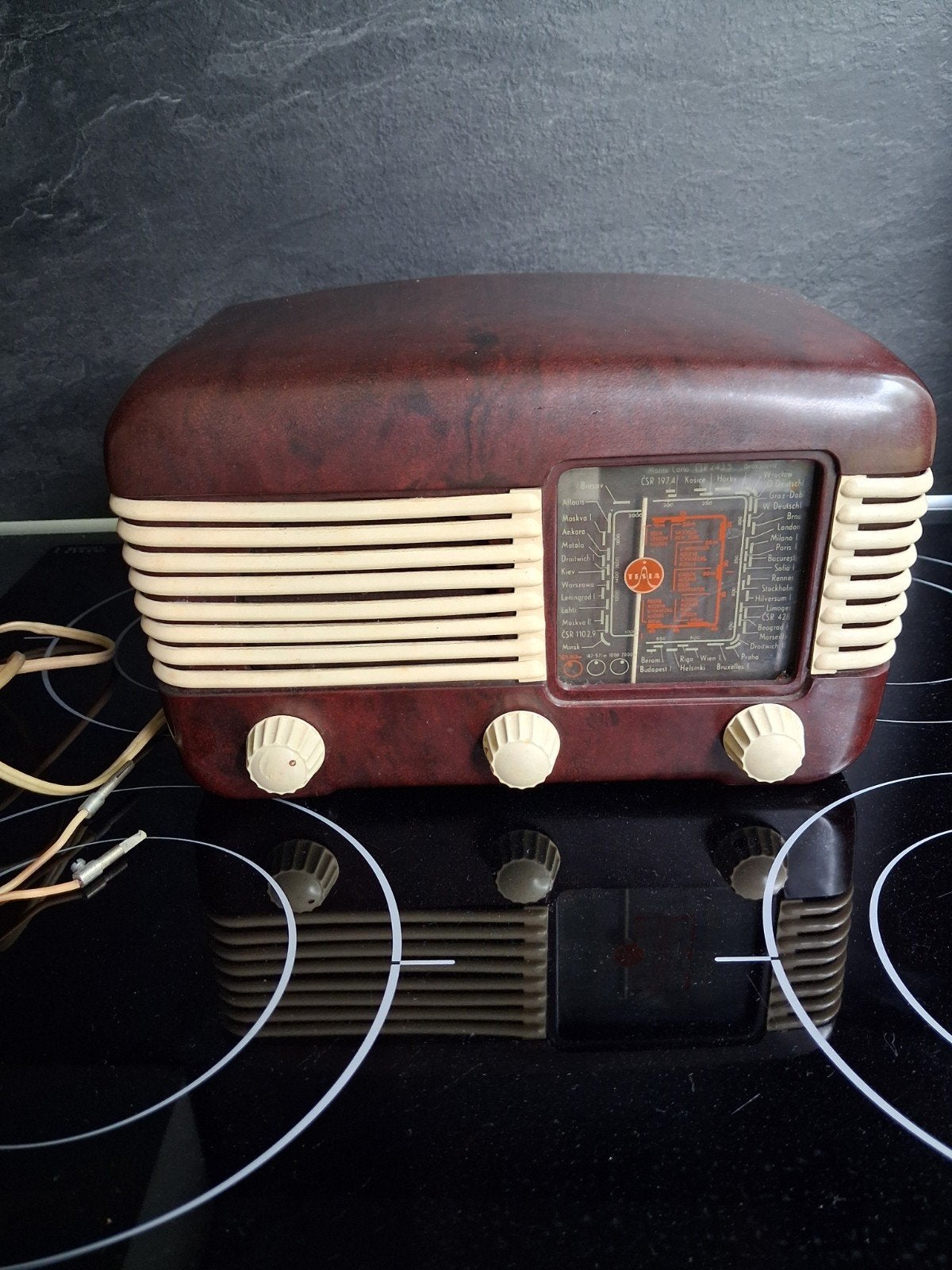 Te koop: 2 bakelieten radio's., Ophalen of Verzenden