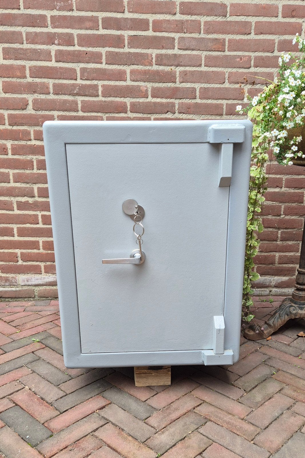 Lips kluis, Ophalen, Zo goed als nieuw