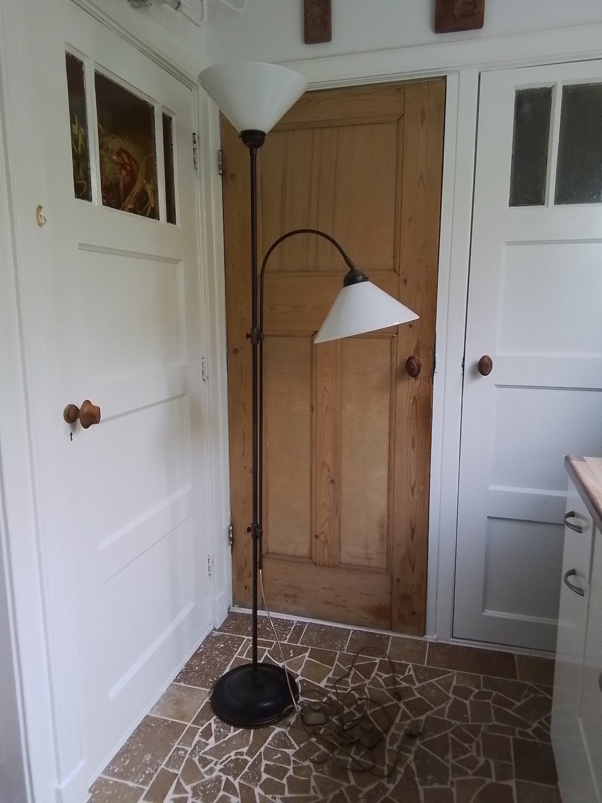 Brons metalen lampen met melkwitte glazen kappen, Ophalen, Gebruikt, Glas