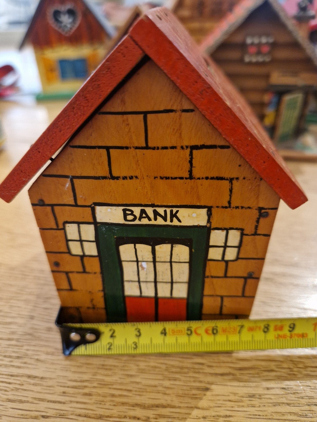 Houten spaarpot in de vorm van een bankgebouw, Ophalen of Verzenden, Hout