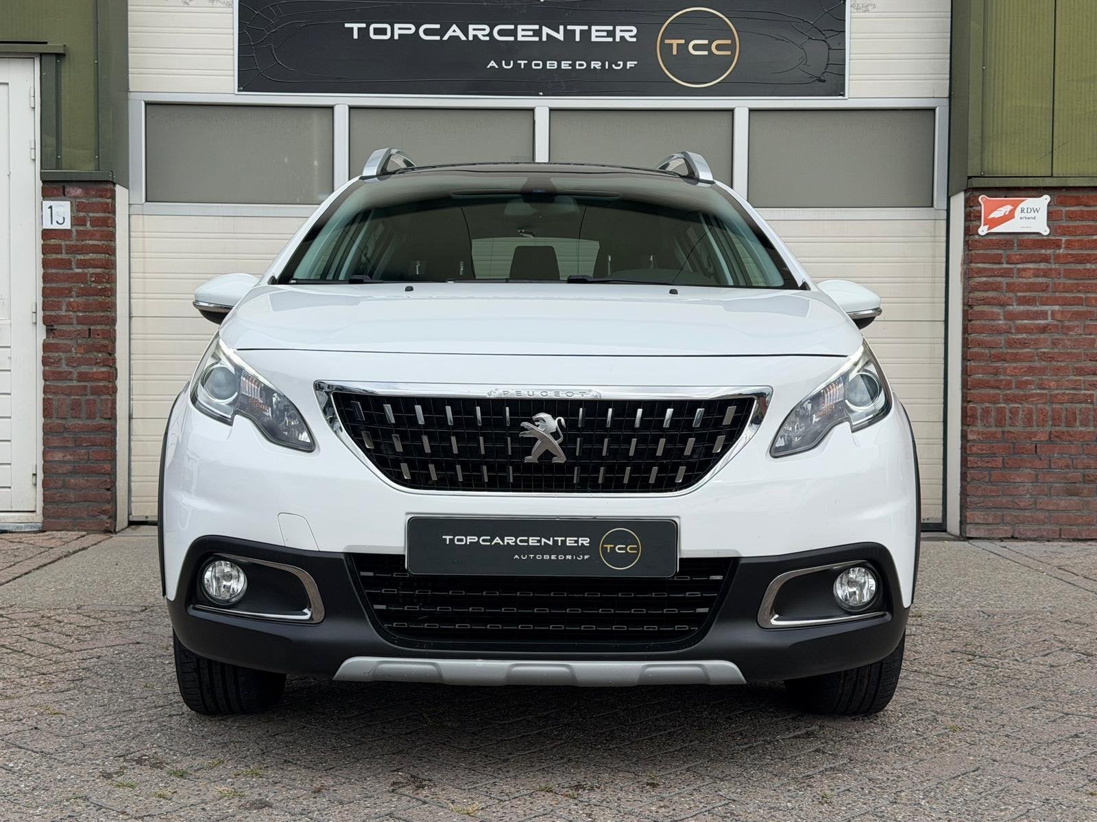 Peugeot 2008 1.2 Executive/PANO/STOELV/CARPLAY/TREKH/APK/NAP, Voorwielaandrijving, Euro 6, Bedrijf, Handgeschakeld