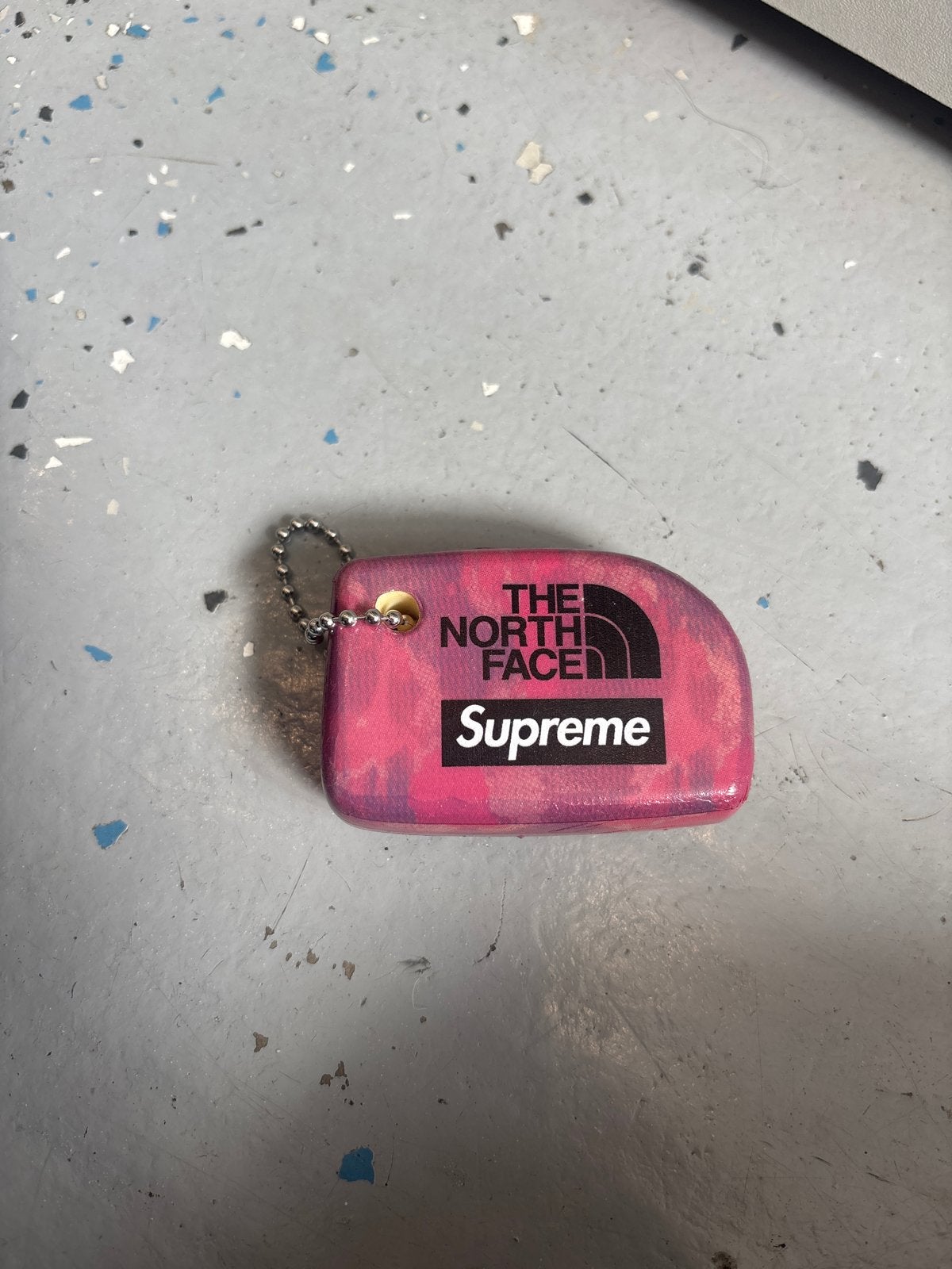 Supreme The North Face sleutelhanger paars - Drijft, B, Ophalen of Verzenden, Zo goed als nieuw, H
