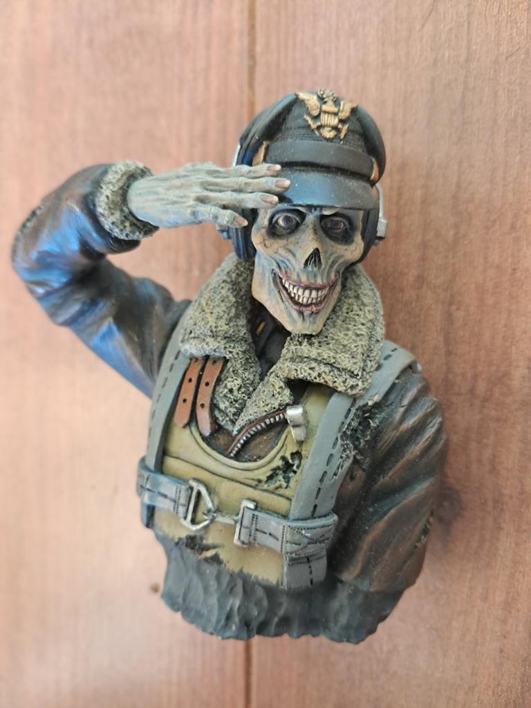 Resin buste zombie piloot al geschilderd, groot , 9 cm hoog, Ophalen of Verzenden, Gebruikt, 1:50 of kleiner