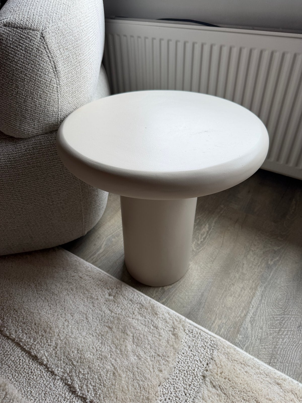 Ijerkamp nieuwe Eleonora Jade bijzettafel - Beige/Taupe/Wit, Huis en Inrichting, Overige materialen, Minder dan 55 cm, Rond, Nieuw
