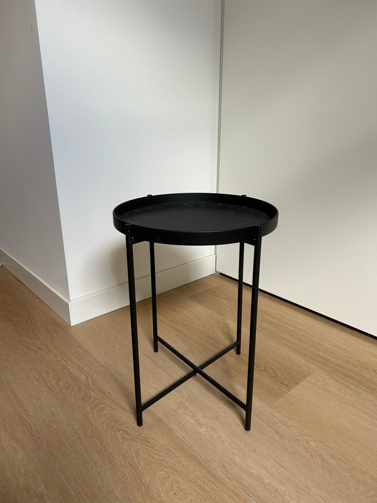 Zwart klein tafeltje, Ophalen, Zo goed als nieuw, Rond
