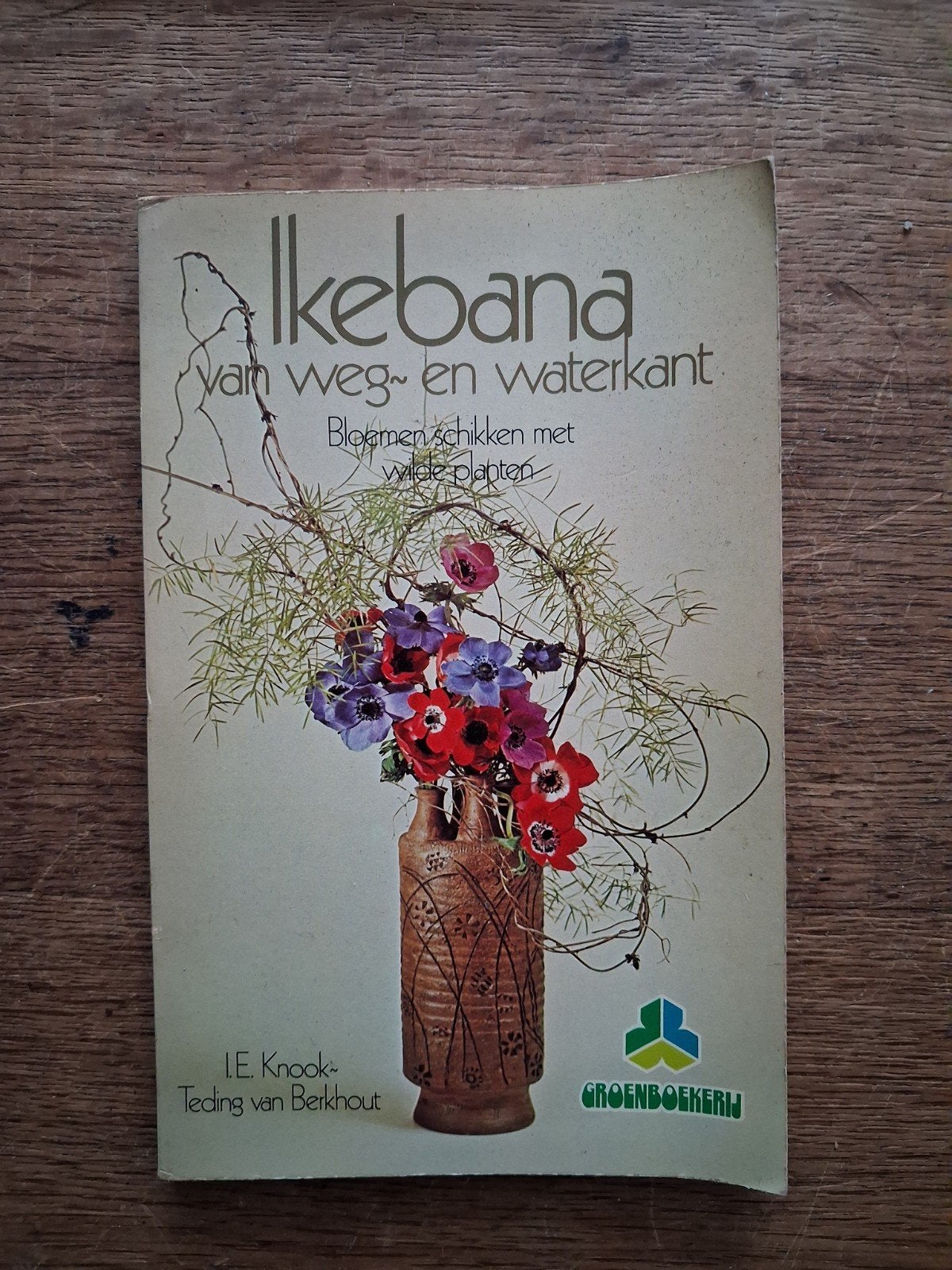 Ikebana van weg en waterkant, Ophalen of Verzenden, Gelezen, Overige onderwerpen, I.E. Knook-Teding van Berkhout