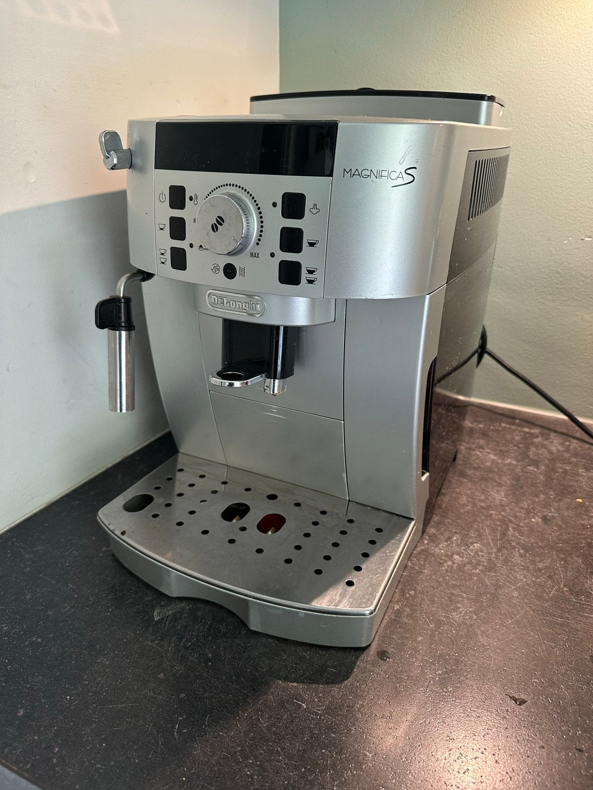 DeLonghi Magnifica S Volautomatische Espressomachine, Witgoed en Apparatuur, Koffiezetapparaten, Ophalen, Espresso apparaat, Koffiebonen
