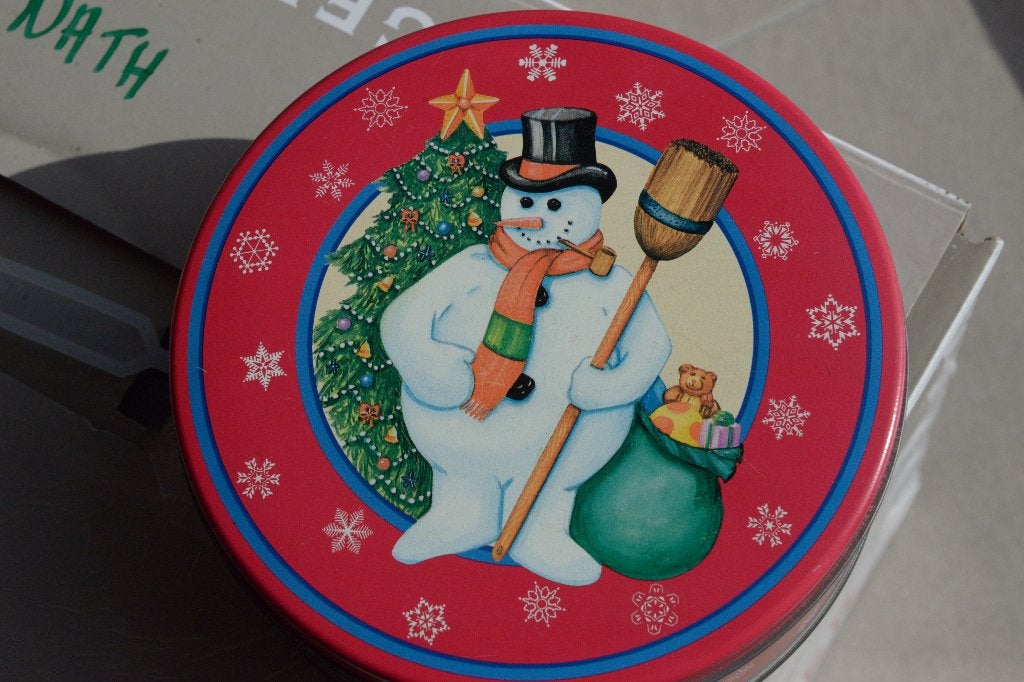 Rond metalen blik met kerstmotief., Ophalen of Verzenden, Zo goed als nieuw, Koek(jes)