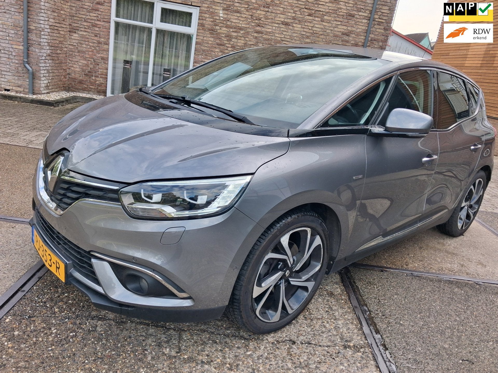 Renault Scénic 1.6 dCi Bose ((( AUTOMAAT / nieuwe apk ))), Auto's, Renault, Gebruikt, Euro 6, 1850 kg, Leder en Stof