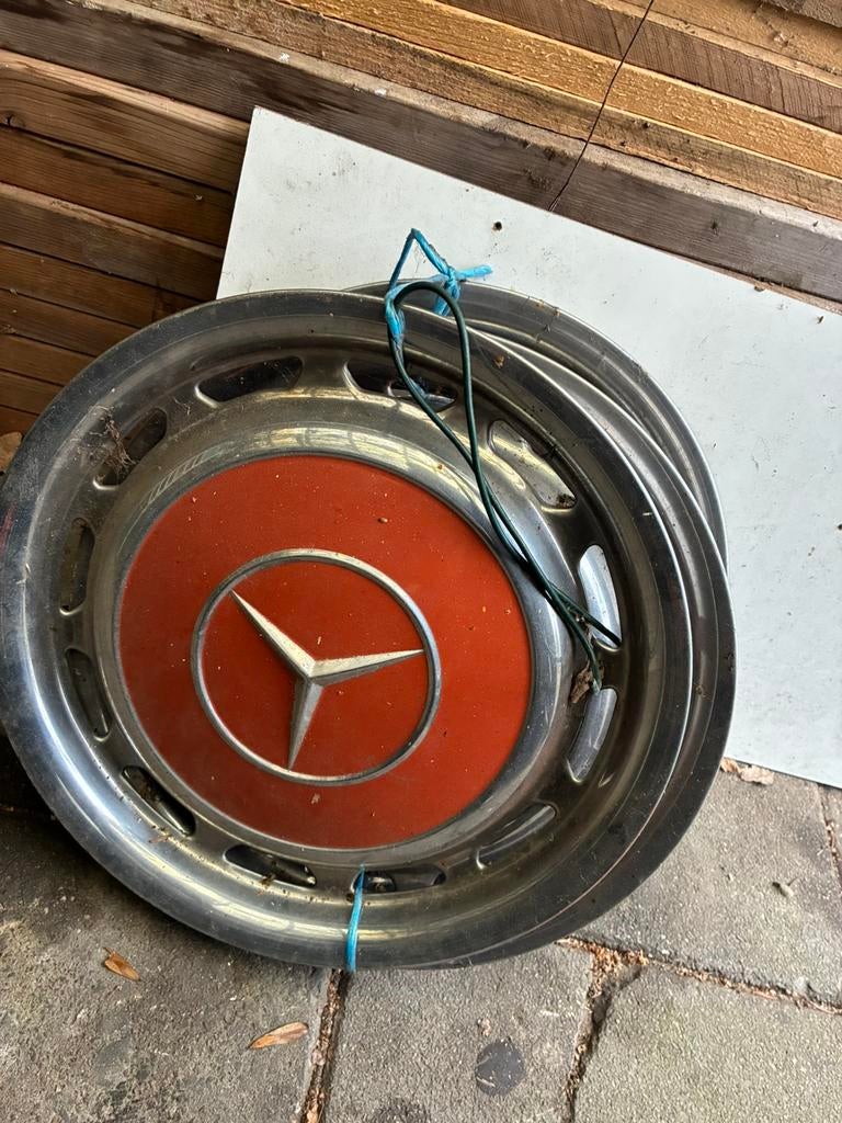 4 stuks wieldoppen mercedes w123 123 oranje, Auto diversen, Wieldoppen, Ophalen of Verzenden, Zo goed als nieuw