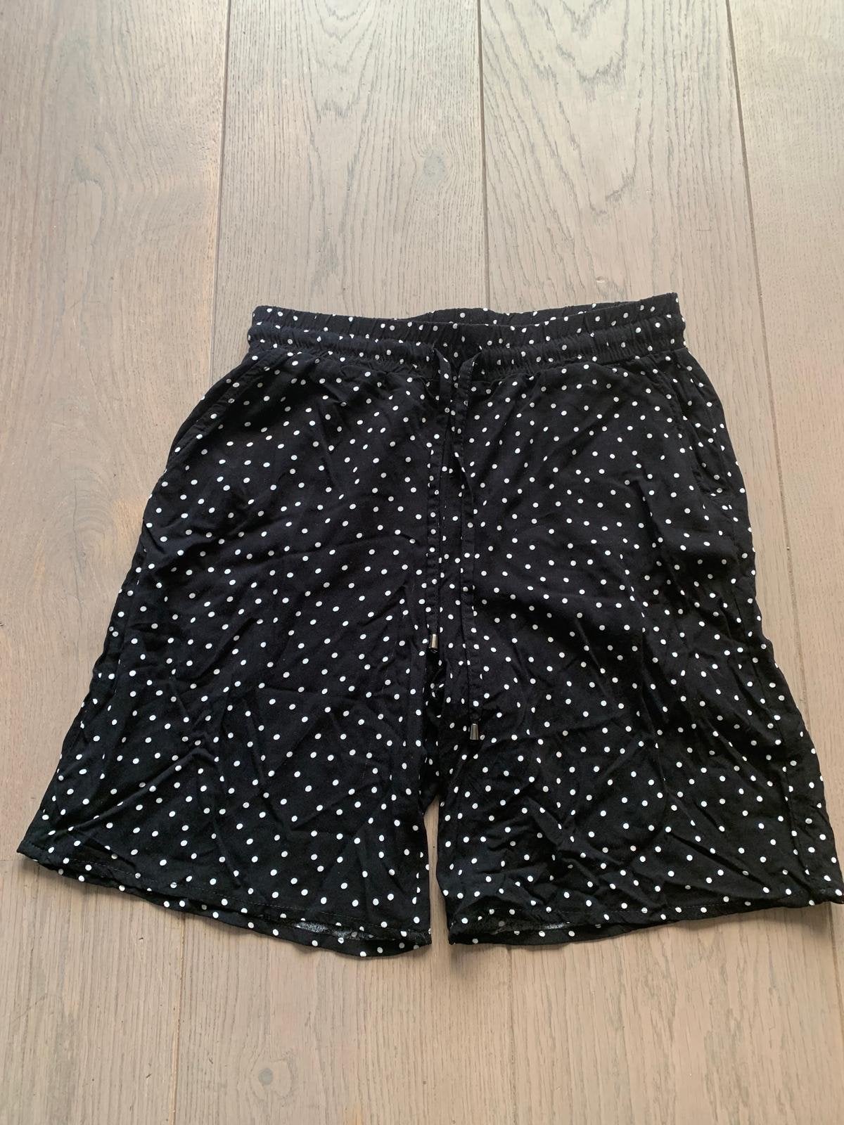 DeFacto Zwarte Shorts met Witte Stippen Maat 36, Kort, Zwart, Ophalen of Verzenden, Zo goed als nieuw