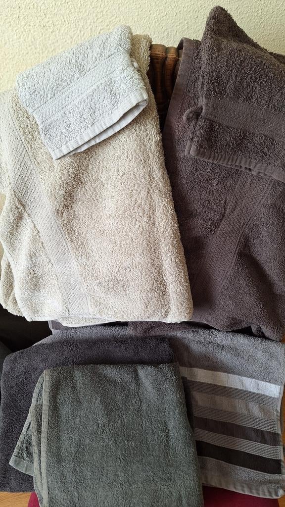 Badhanddoeken en badlakens in diverse maten en kleuren, Ophalen, Gebruikt, Grijs, Handdoek