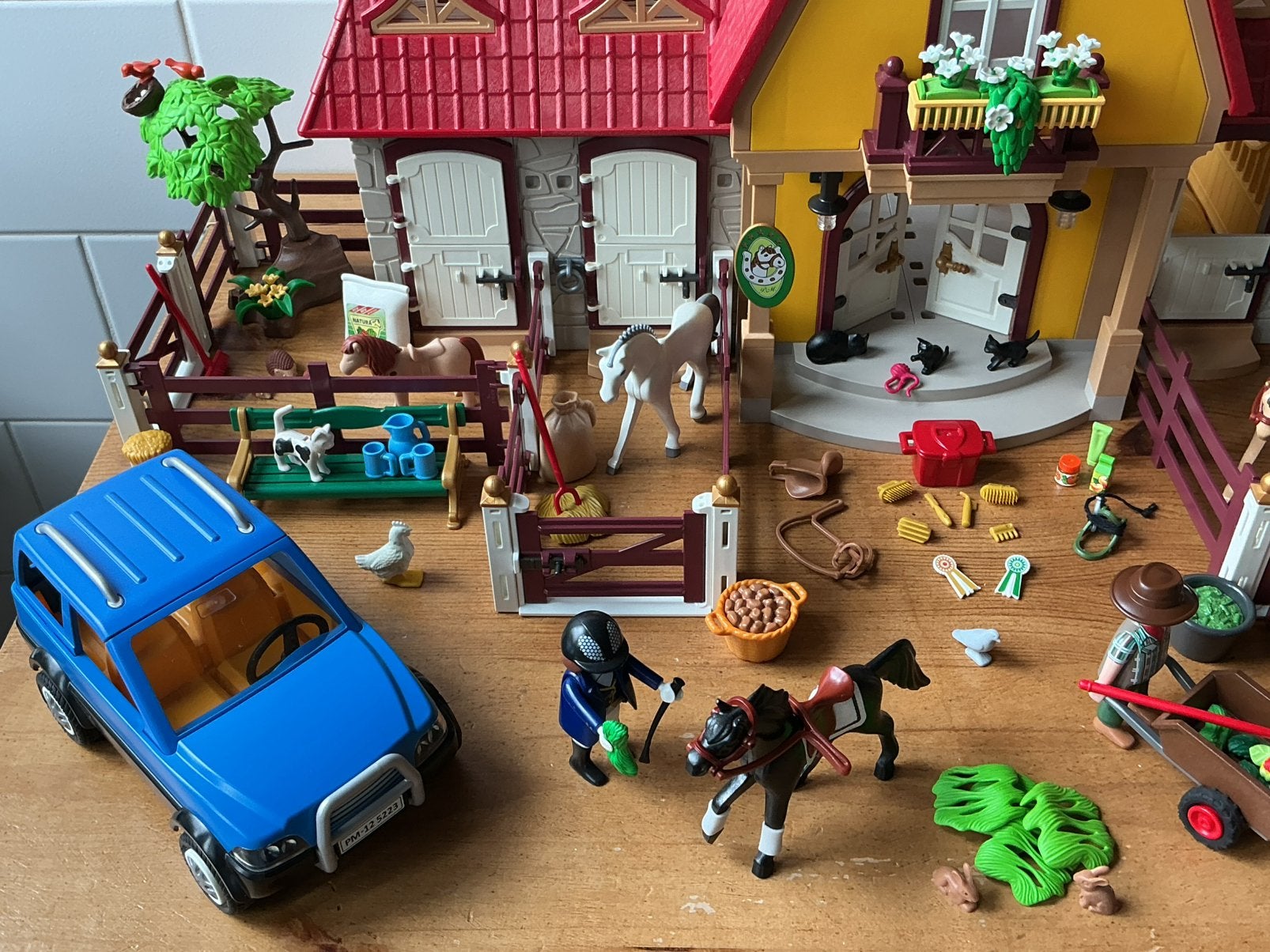Foto 12 van PLAYMOBIL UITGEBREIDE GROTE PAARDENMANEGE 🐎 🐎 SUPERSET !!