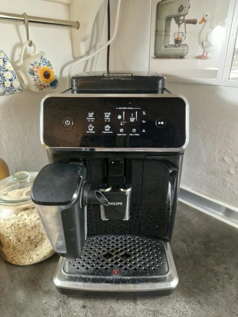 PHILIPS EP2230/10 - Volautomatische espressomachine, Witgoed en Apparatuur, Ophalen, Gebruikt, Koffiemachine, 2 tot 4 kopjes