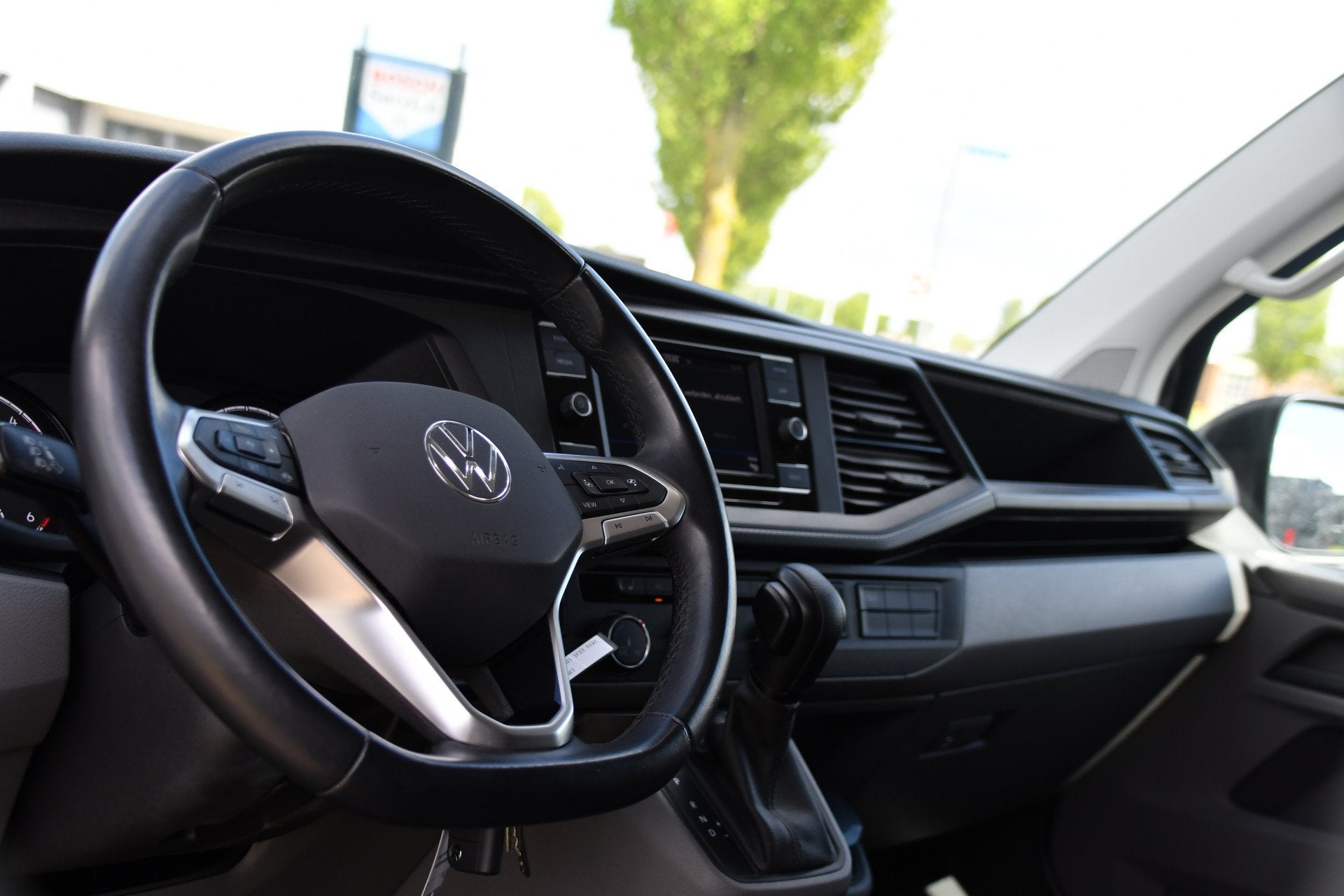Volkswagen Transporter 2.0 TDI L2H1 30 Highline Black Editio, Stof, Gebruikt, 4 cilinders, 150 pk
