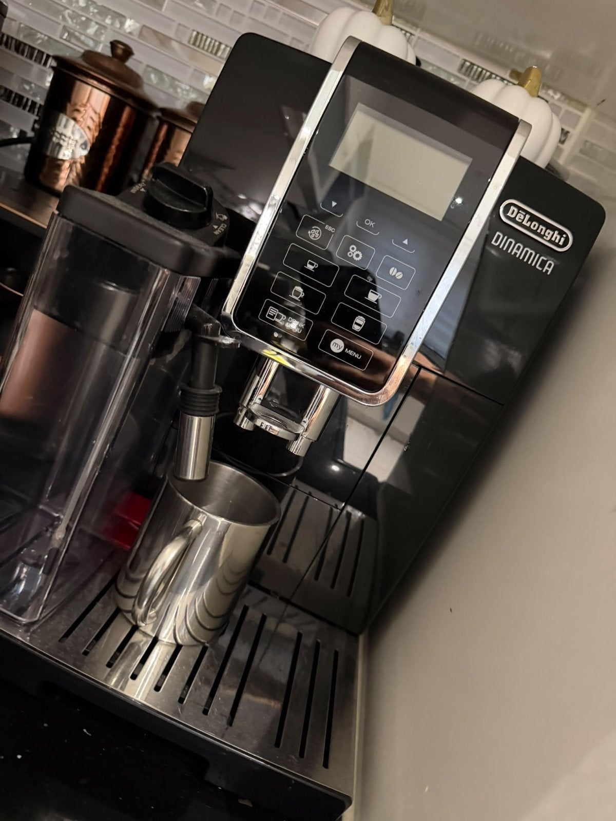 De'Longhi Dinamica Koffiemachine - Zo goed als nieuw, Ophalen, Afneembaar waterreservoir, Koffiemachine, Koffiebonen