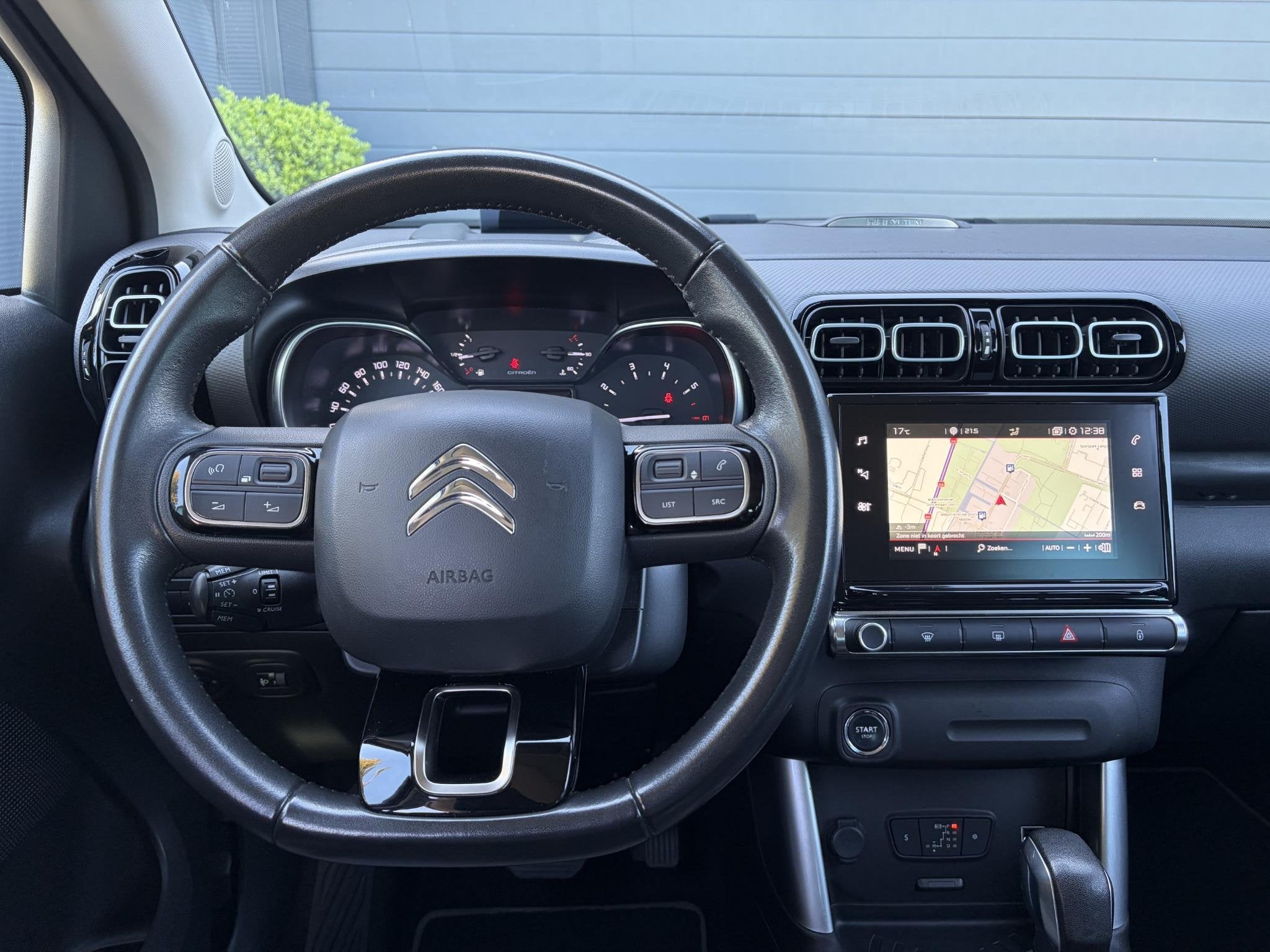 Citroen C3 Aircross 1.2 PureTech S&S Shine ✓D-riem vv in 2, Auto's, Dealer onderhouden, 840 kg, Gebruikt, Euro 6