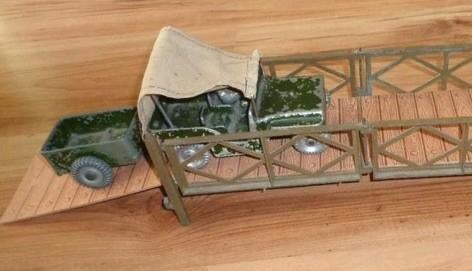 Jeep wo2 oorlog Victory Toys 1945 NL bevrijding aanhanger, Verzamelen, Militaria | Tweede Wereldoorlog, Landmacht, Overige typen