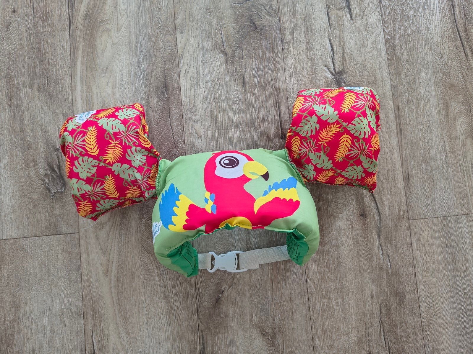 Mooie rood groene Puddle Jumper papegaai, 15-30 kg zwemvest., Ophalen of Verzenden, Zwem-accessoire, Onb, Jongen of Meisje