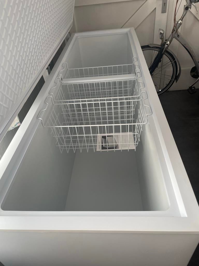 Ruime vrieskist met manden - Zo goed als nieuw, Witgoed en Apparatuur, Vriezers en Diepvrieskisten, Vrieskist, Gebruikt, Vrijstaand
