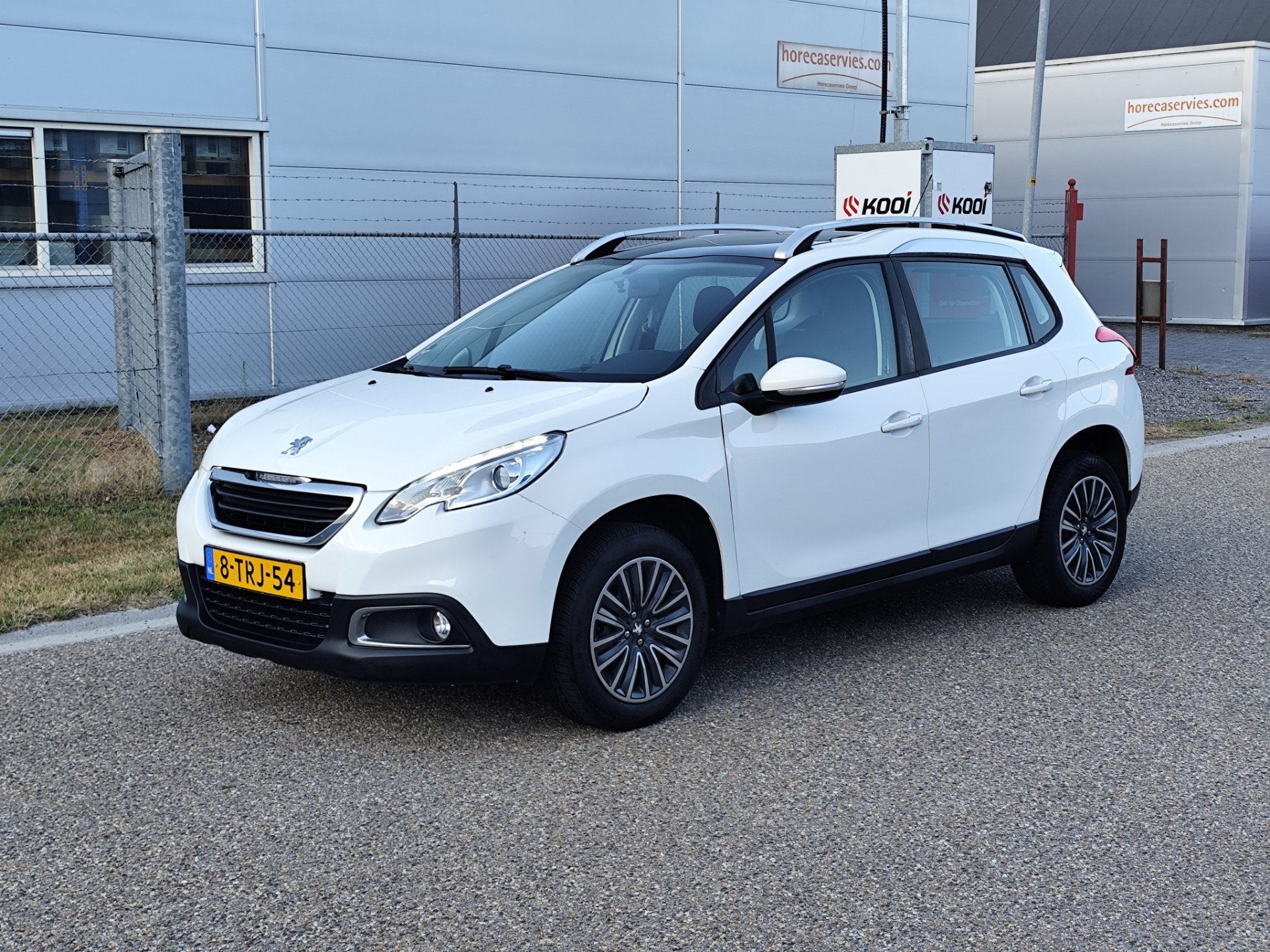 Peugeot 2008 1.2 VTi Active Pack Premium, Auto's, Voorwielaandrijving, Euro 5, Stof, Zwart